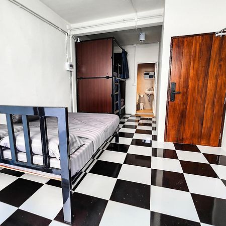 Noir Cafe And Hostel Chinatown 曼谷 外观 照片