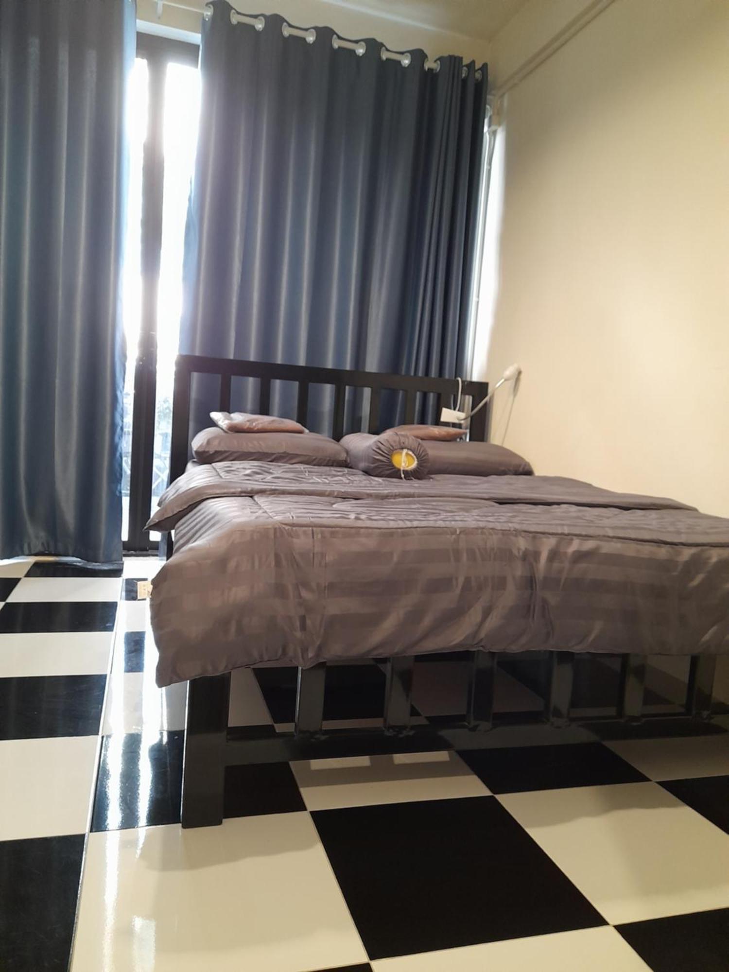Noir Cafe And Hostel Chinatown 曼谷 外观 照片